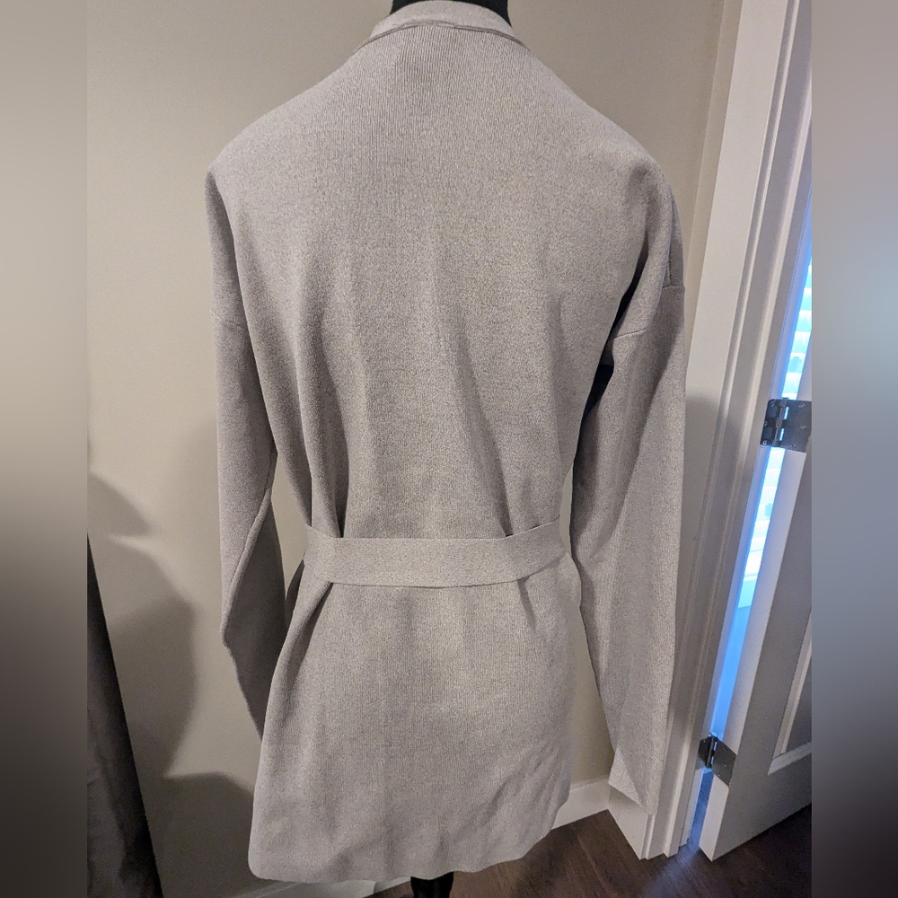 LOLE | Mercer light gray / silver belted wrap lone sleeve cardigan, NWOT, small - Picture 3 of 7